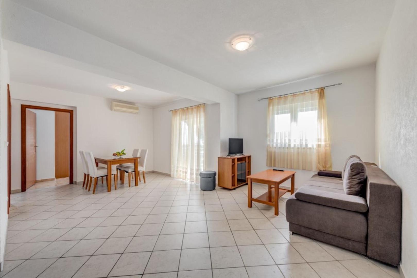 Ruza&Nikolina "1" Apartmani - Baška Voda Eksteriør billede