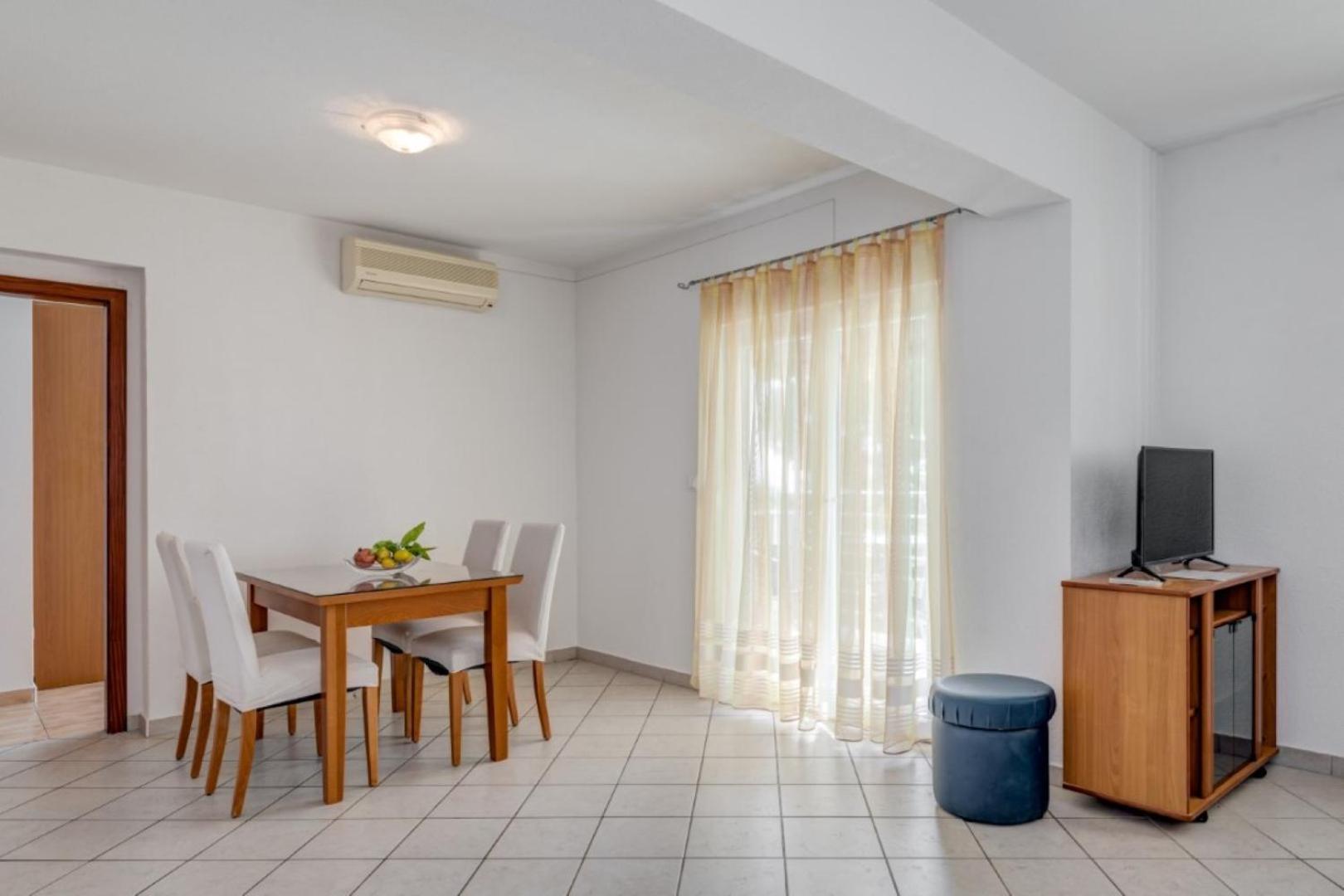 Ruza&Nikolina "1" Apartmani - Baška Voda Eksteriør billede
